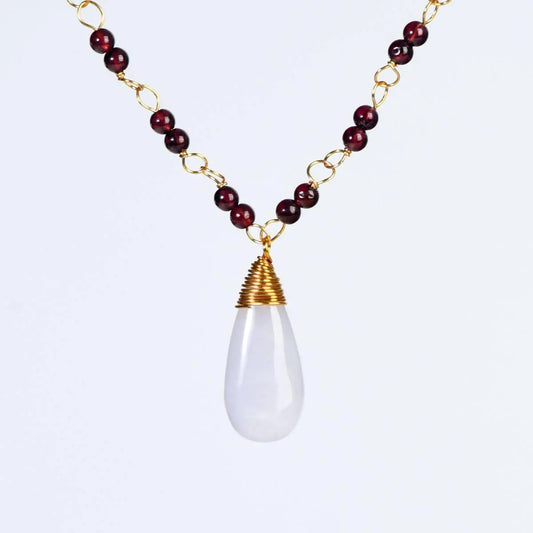 Elegant Emerald Elegance Necklace for Timeless Style Crystal Country Arts and Crafts