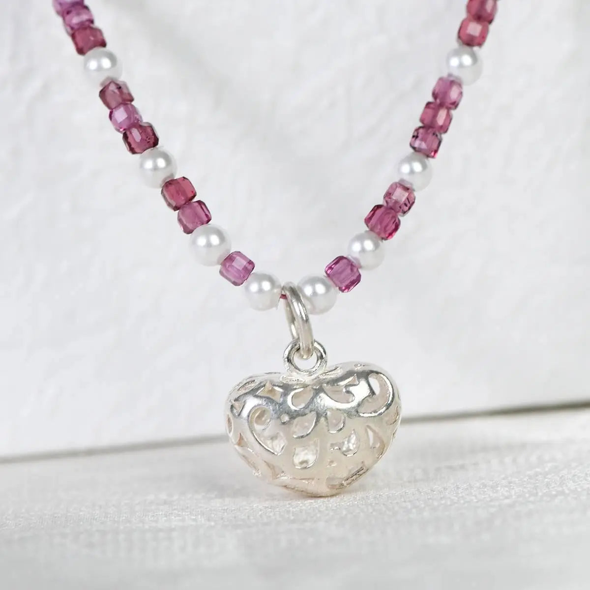Garnet Heart Pendant Clavicle Necklace for Elegant Style Crystal Country Arts and Crafts