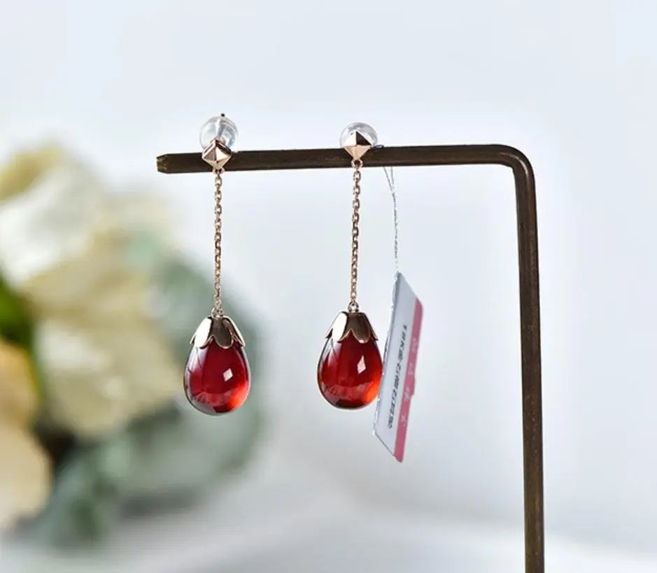 Crimson Elegance 18K Gold Natural Crystal Garnet Earrings xuyuan