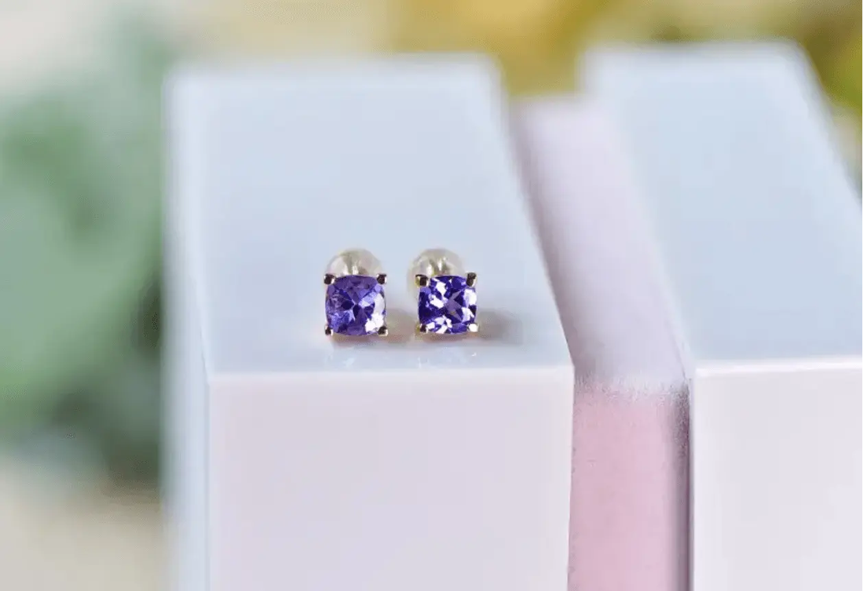 Elegant 18K Gold Stud Earrings with Tanzanite and Diamond Accents xuyuan