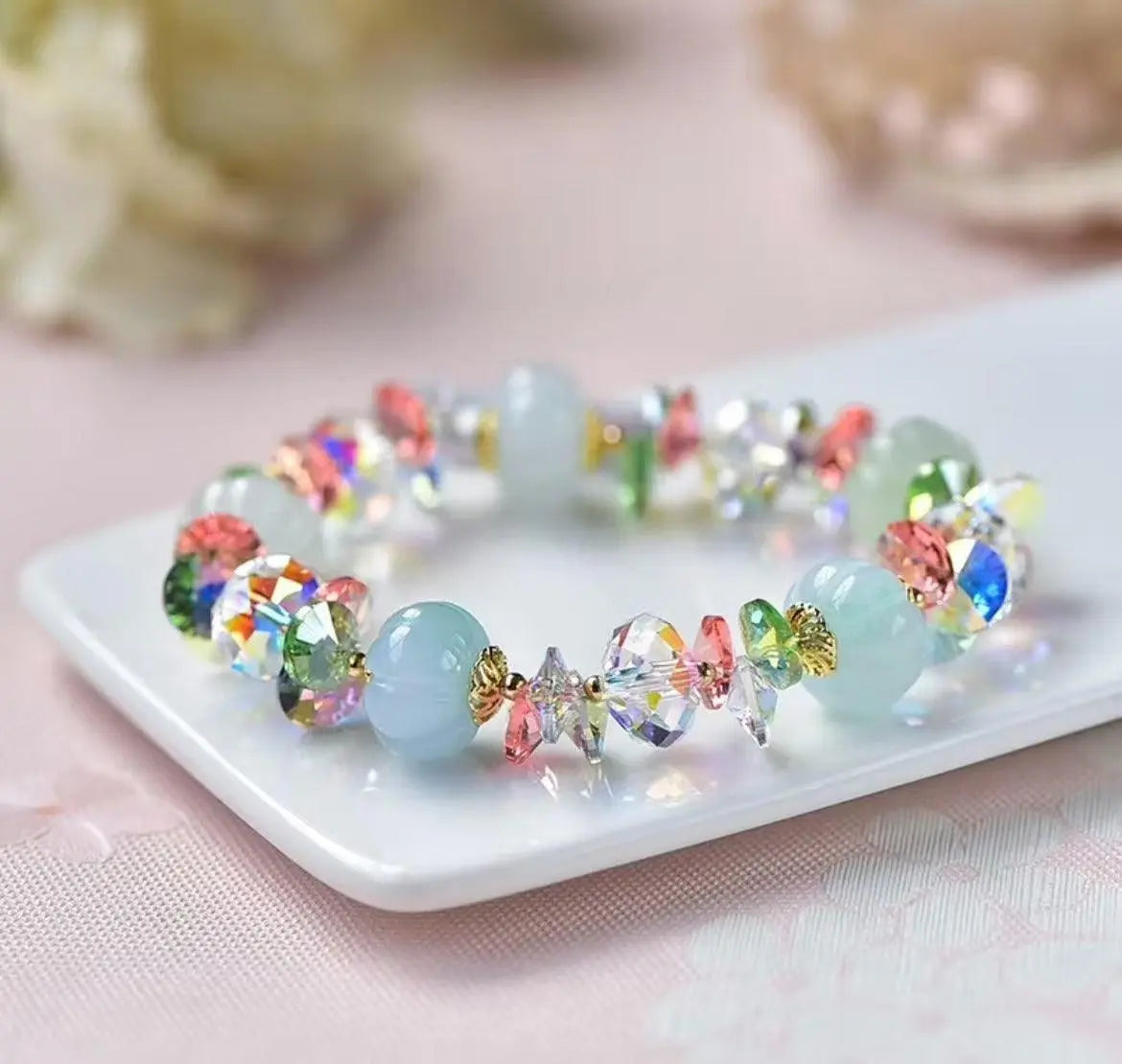 Elegant Jadeite Women's Bracelet with Cultural Significance xuyuan