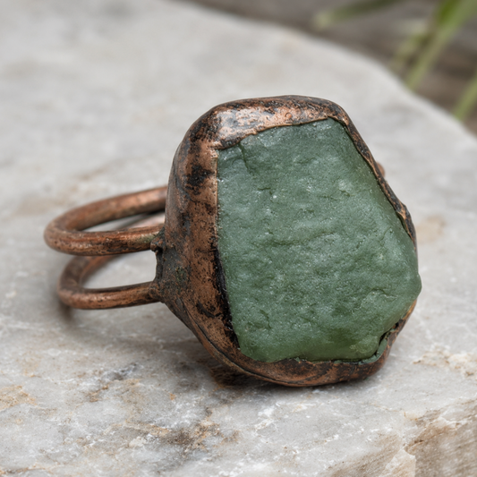 Green apatite ring with raw green crystal, organic edges, and nature-inspired open-band design.