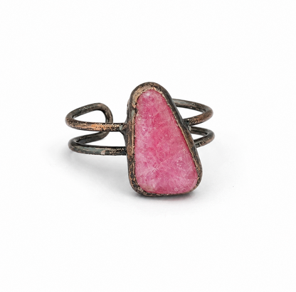 Rhodonite ring with rose-pink natural stone, organic shape, and vintage-toned open-band design.
