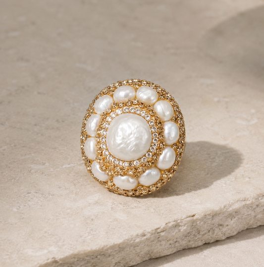 Elegant natural baroque pearl ring featuring an irregular pearl shape, golden texture, and refined feminine styling.